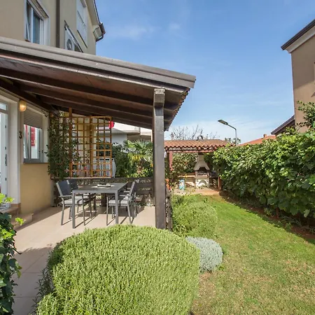 Trbovic Peaceful With Free Parking, Pet-friendly, And Bike Storage In Apartment Umag