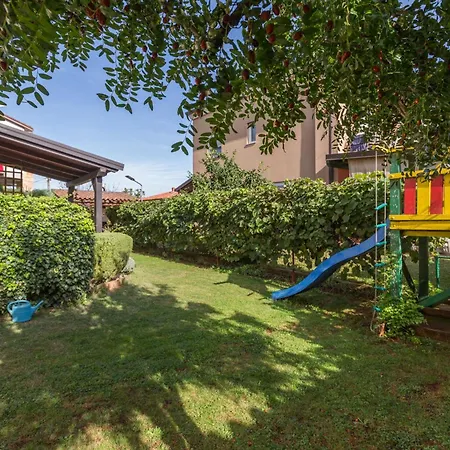 Apartment Trbovic Peaceful With Free Parking, Pet-friendly, And Bike Storage In Umag