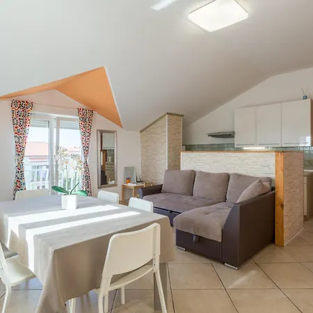 Trbovic Peaceful With Free Parking, Pet-friendly, And Bike Storage In Apartment Umag