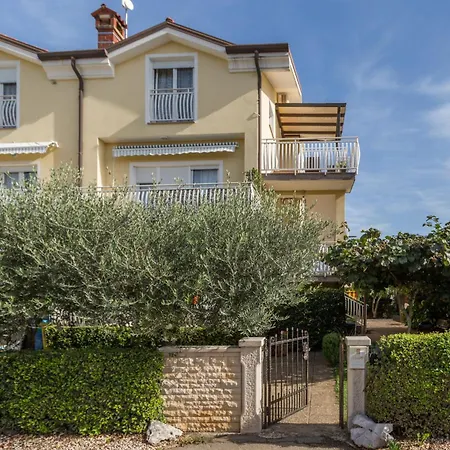 Trbovic Peaceful With Free Parking, Pet-friendly, And Bike Storage In Apartment Umag