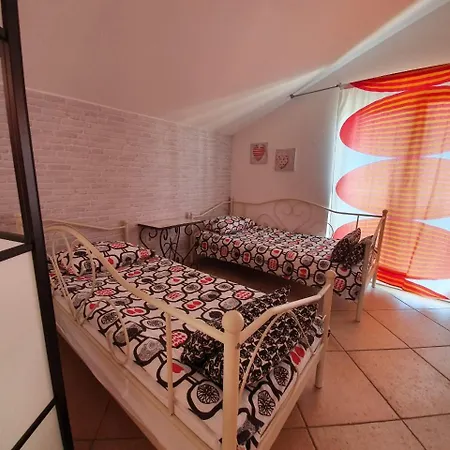 Apartment Trbovic Peaceful With Free Parking, Pet-friendly, And Bike Storage In Umag