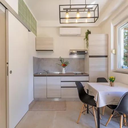 Trbovic Peaceful With Free Parking, Pet-friendly, And Bike Storage In Apartment *