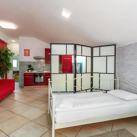 Trbovic Peaceful With Free Parking, Pet-friendly, And Bike Storage In Apartman Umag