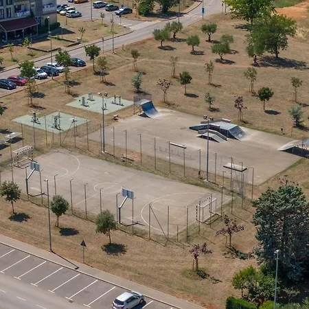 아파트 Trbovic Peaceful With Free Parking, Pet-friendly, And Bike Storage In 우마그
