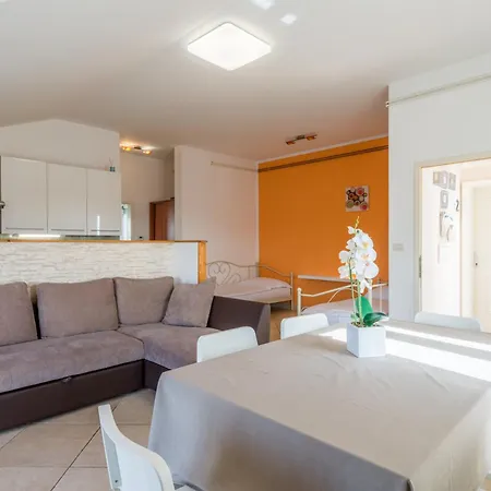 Trbovic Peaceful With Free Parking, Pet-friendly, And Bike Storage In * Umag